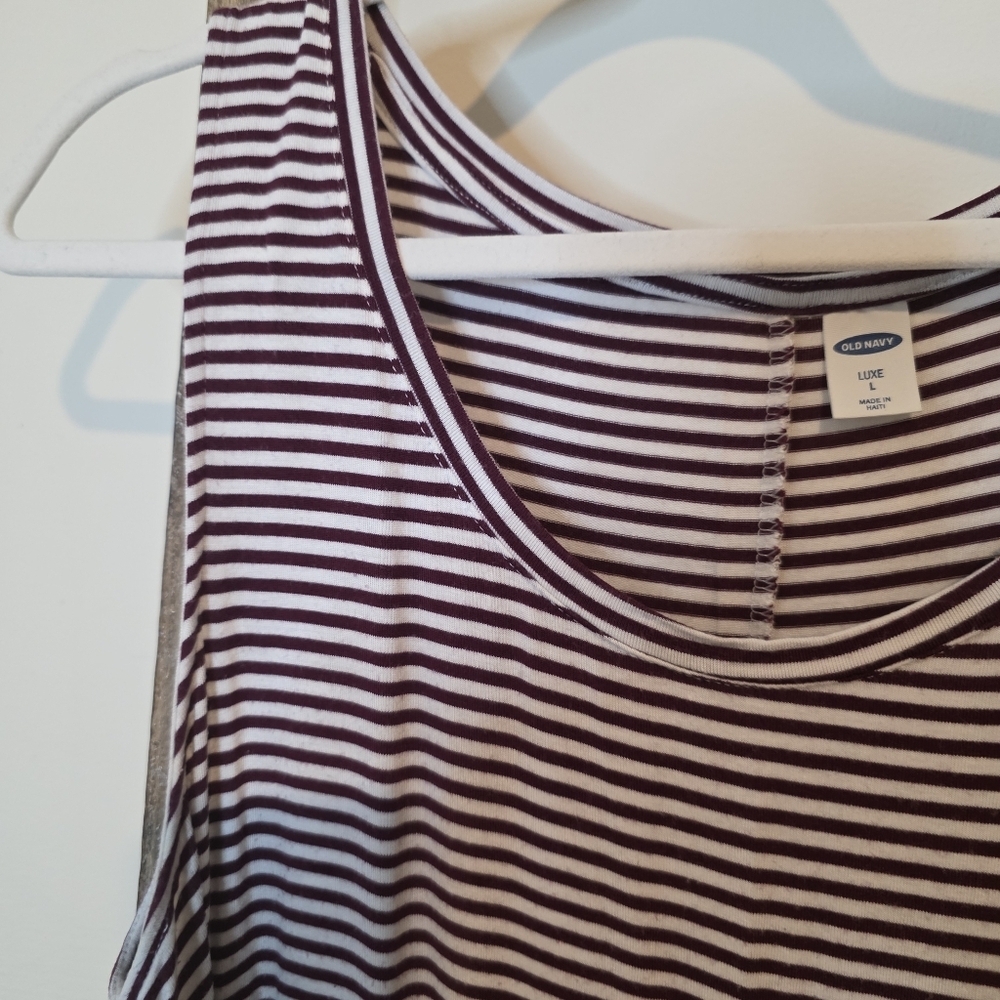 ⭐️40% Off⭐️ Old Navy Striped Tank Top Bundle - Picture 8 of 11